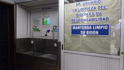 agua en bidones en el trebol